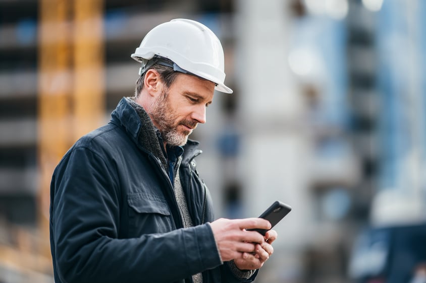 Dutchview_Photo_of_an_european_man_with_a_white_safety_helmet_4fe5ceae-755c-4c21-9749-50931cc15b03_1